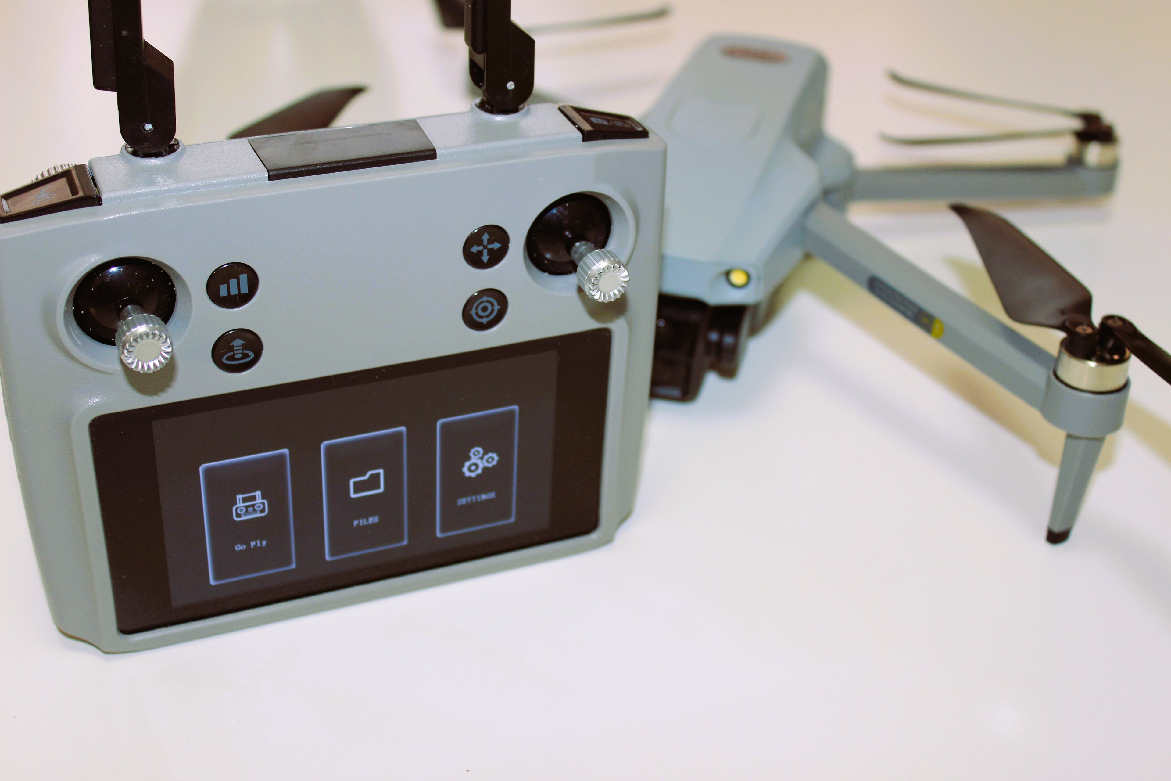 GPS Fishing Drone Parachute Drop 4.5-inch touchscreen Drone Long Flight Time 200g Bait Load  HD Professional Camera 3000M Gift